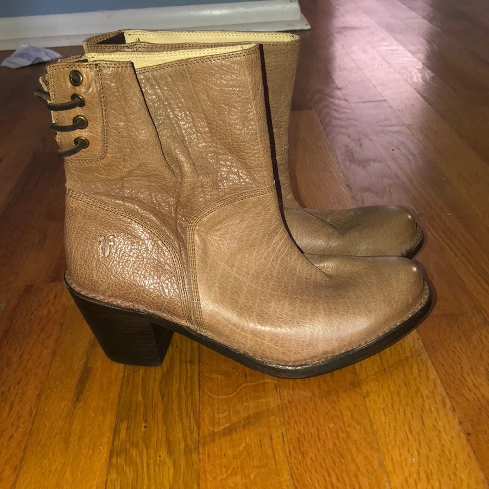 FRYE Carmen Boots